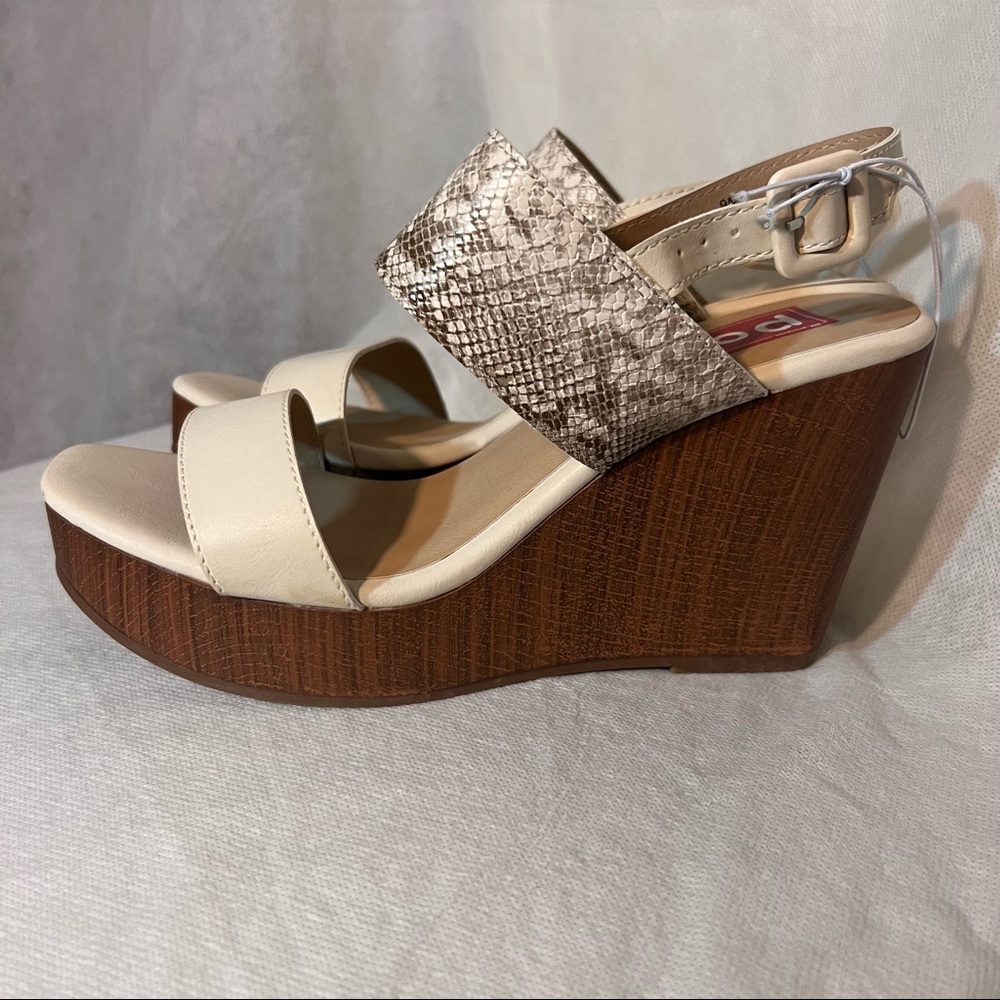 Ivory snake skin print sandal, size 9, NWT